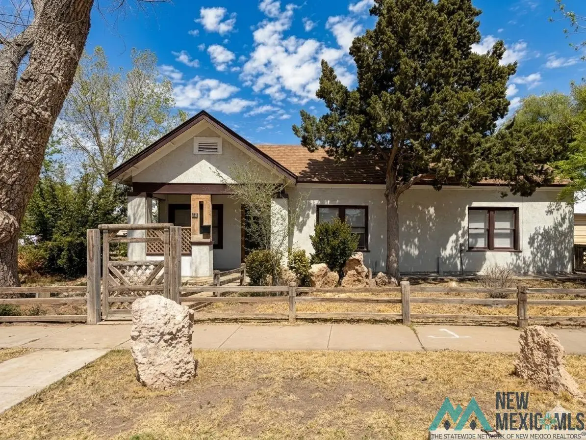 511 W 6th Street, Roswell, NM 88201 - #1