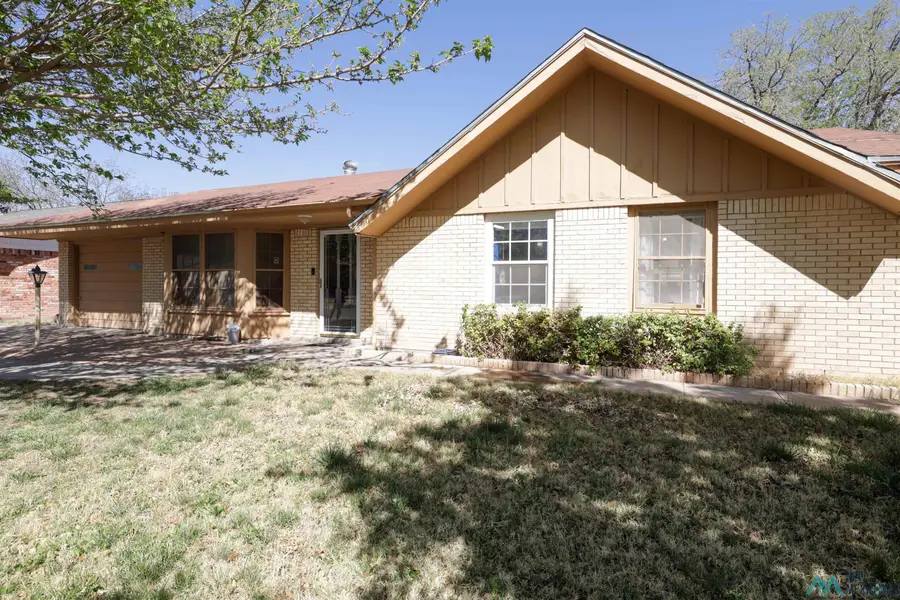 3005 Bandolina Avenue, Roswell, NM 88201 - #3