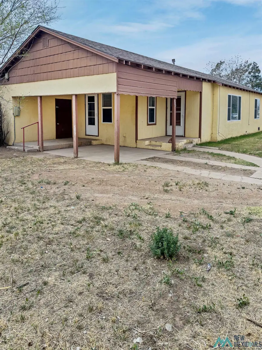 323 W 17th Street, Portales, NM 88130 - #2