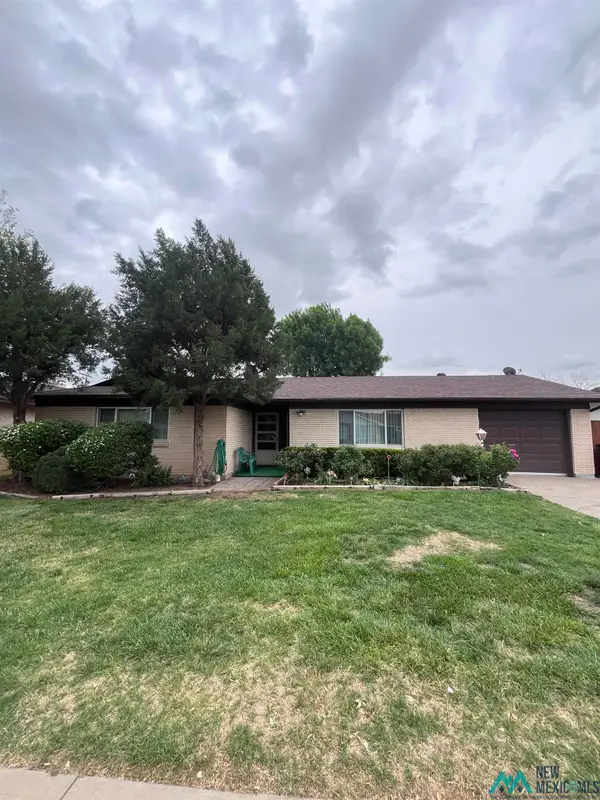 1005 Avenida Del Sumbre, Roswell, NM 88203