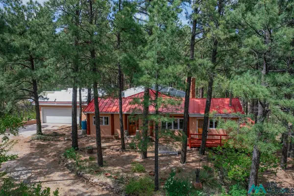 2 El Paraiso Drive, Montezuma, NM 