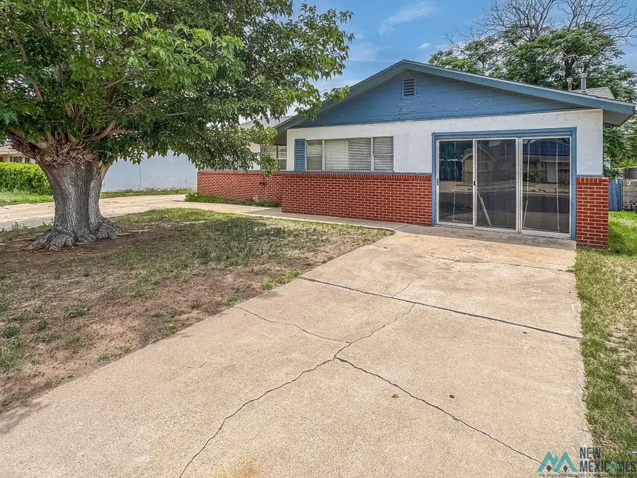 903 W Iron Avenue, Hobbs, NM 88240 - #2