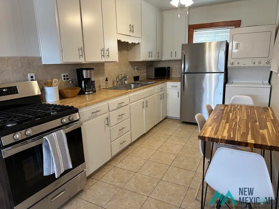 902 E Hill Avenue, Gallup, NM 87301 - #3