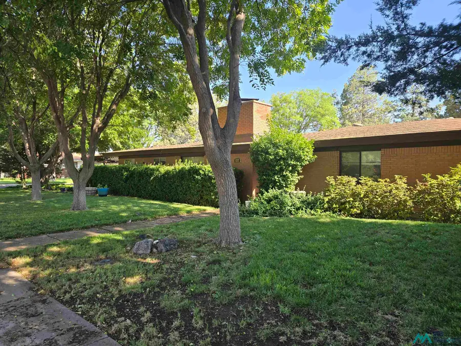 611 W Church St, Roswell, NM 88203 - #2