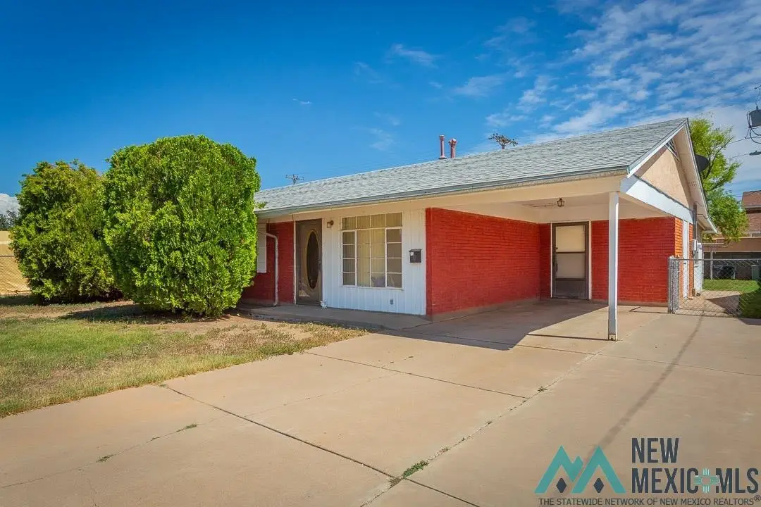 106 E Bonney St, Roswell, NM 88203 - #1