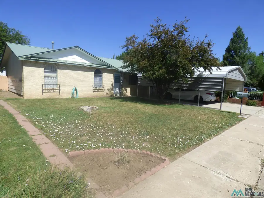 1422 Brilliant St, Raton, NM 87740 - #2