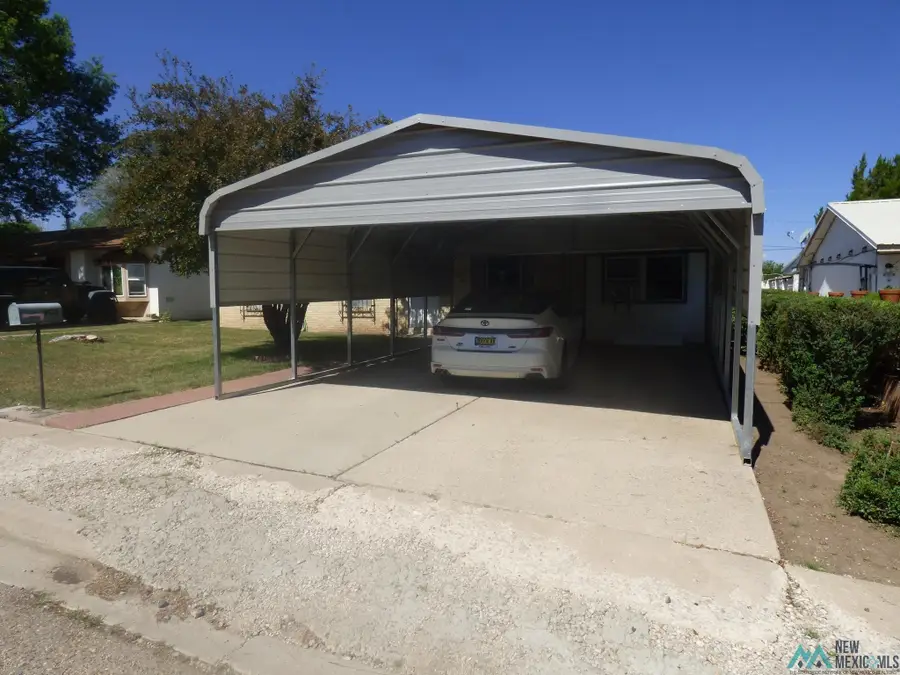 1422 Brilliant St, Raton, NM 87740 - #3