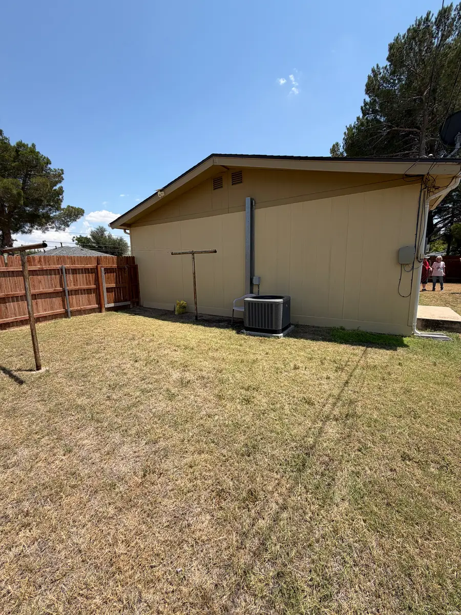 1102 W Taylor Ave, Lovington, NM 88260 - #3