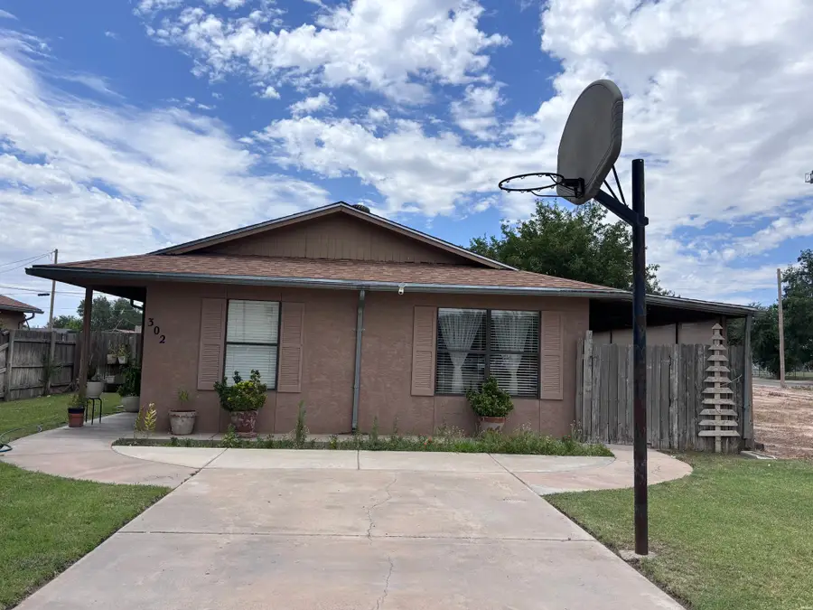 302 E Butler St, Dexter, NM 88230 - #2