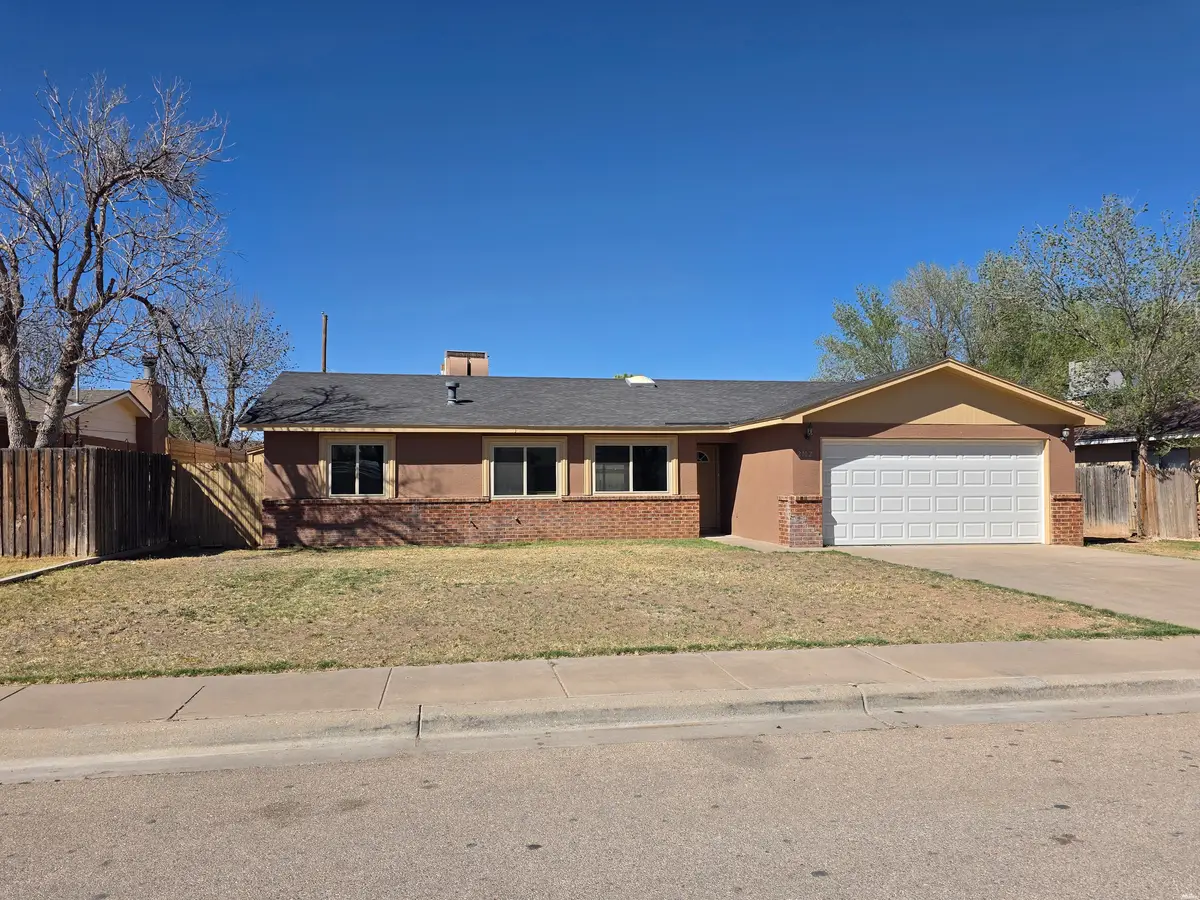 2102 Bullock Ave, Artesia, NM 88210 - #1