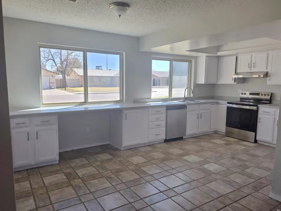 2102 Bullock Ave, Artesia, NM 88210 - #3