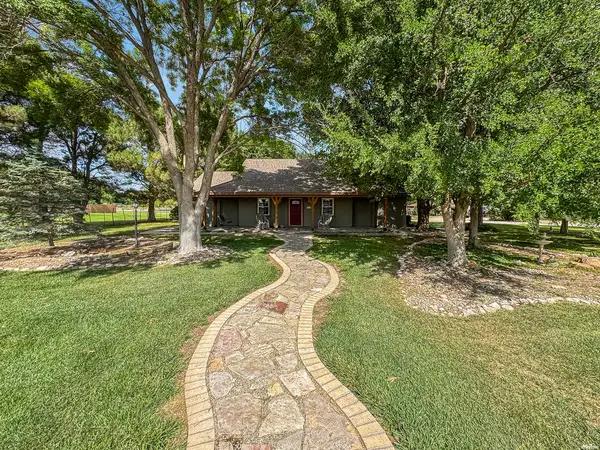 7422 N Rolling Meadows Dr, Hobbs, NM 88242