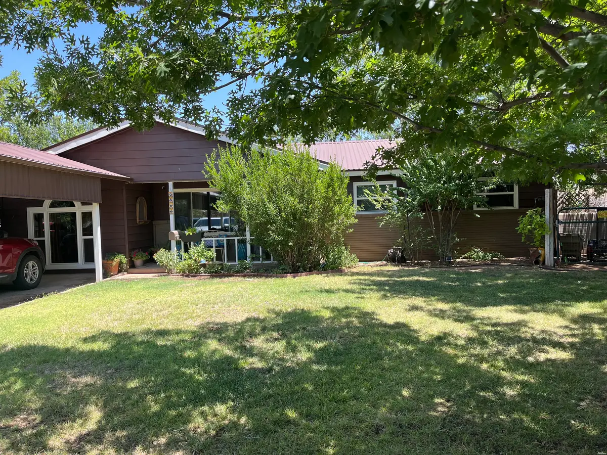 2006 East Brazos Pl, Hobbs, NM 88240 - #1