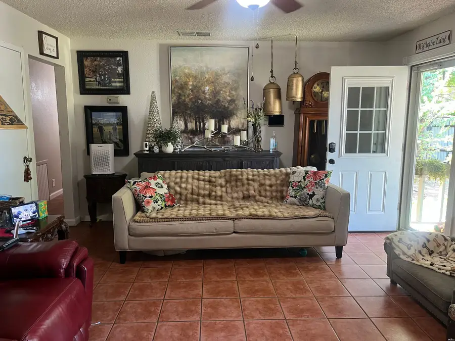 2006 East Brazos Pl, Hobbs, NM 88240 - #2