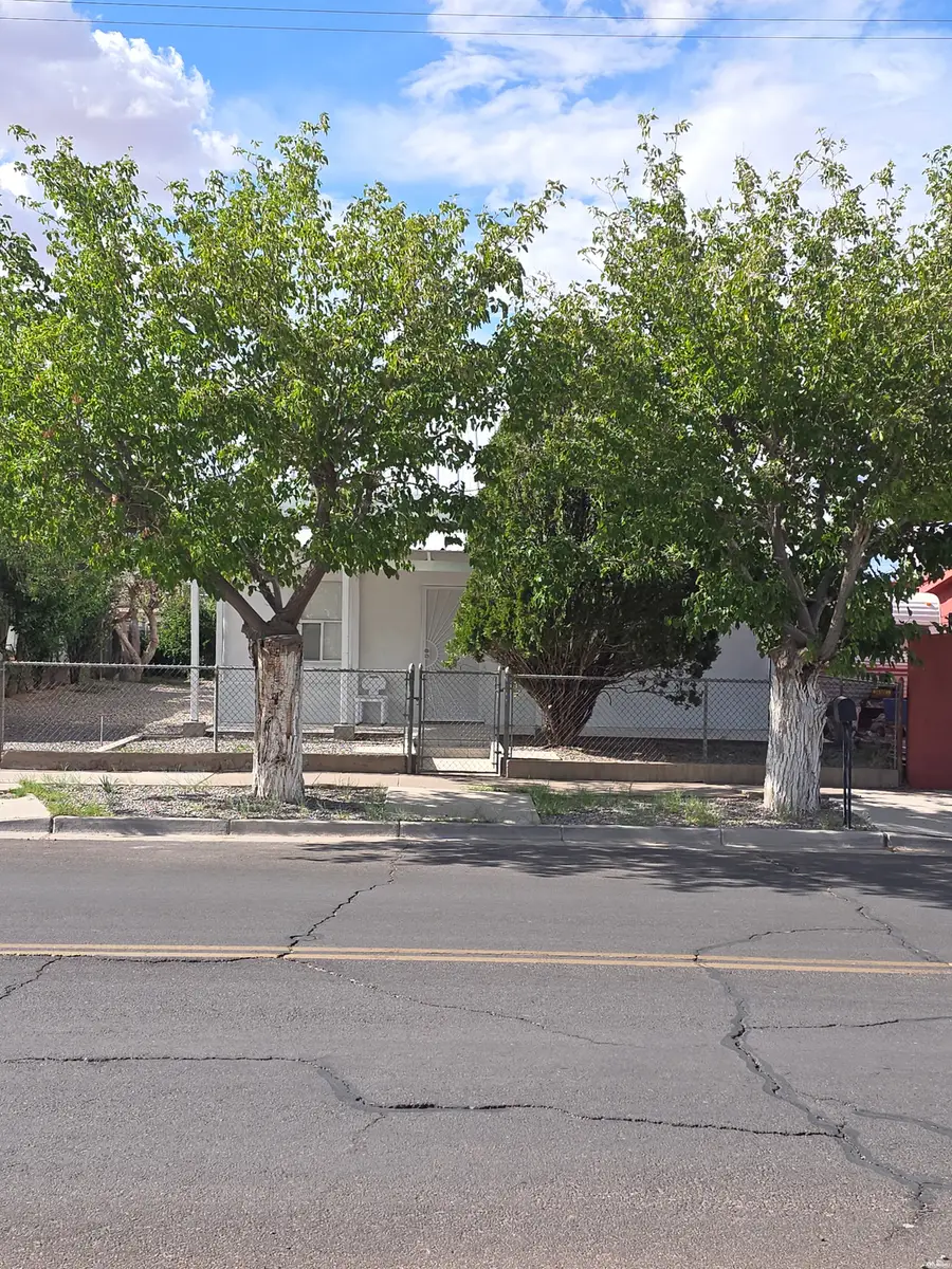 519 W Spruce St, Deming, NM 88030 - #2