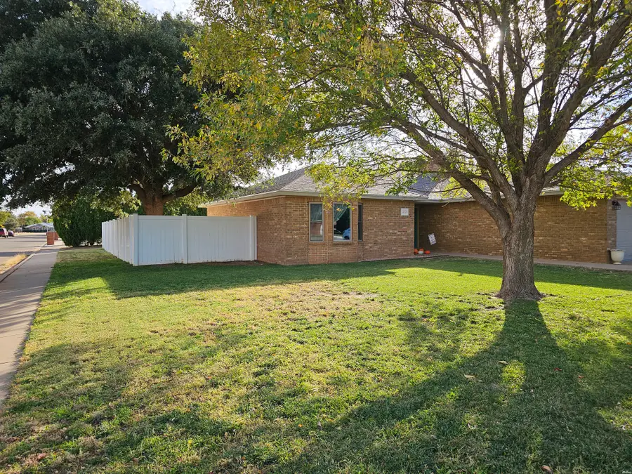 3721 Benjamin Davis Dr, Clovis, NM 88101 - #2