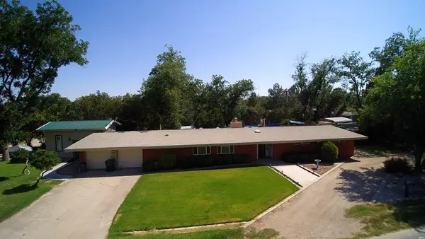 1103 Country Clu Cir, Carlsbad, NM 88220