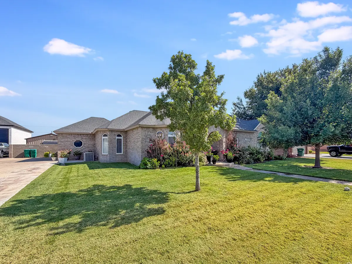 828 W Desert Sage Rd, Hobbs, NM 88242 - #1