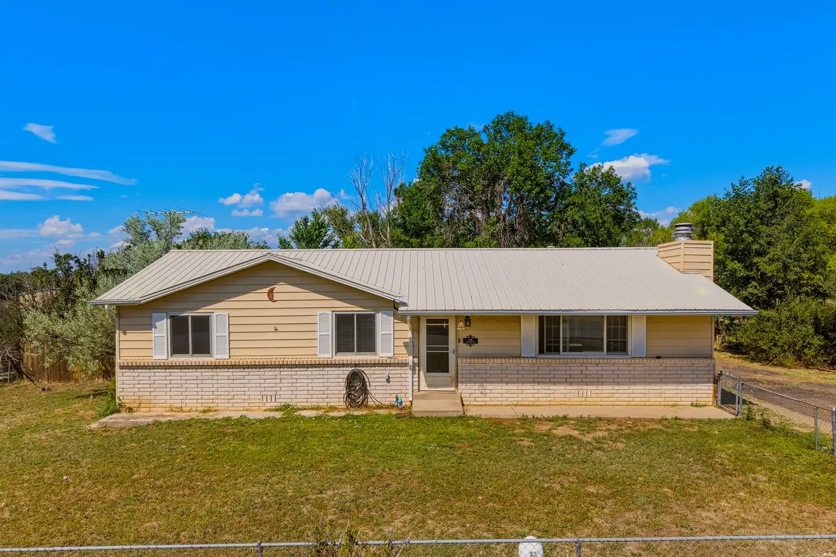 106 Hill Dr, Raton, NM 87740 - #1