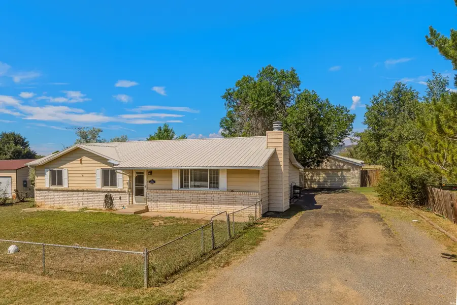 106 Hill Dr, Raton, NM 87740 - #2
