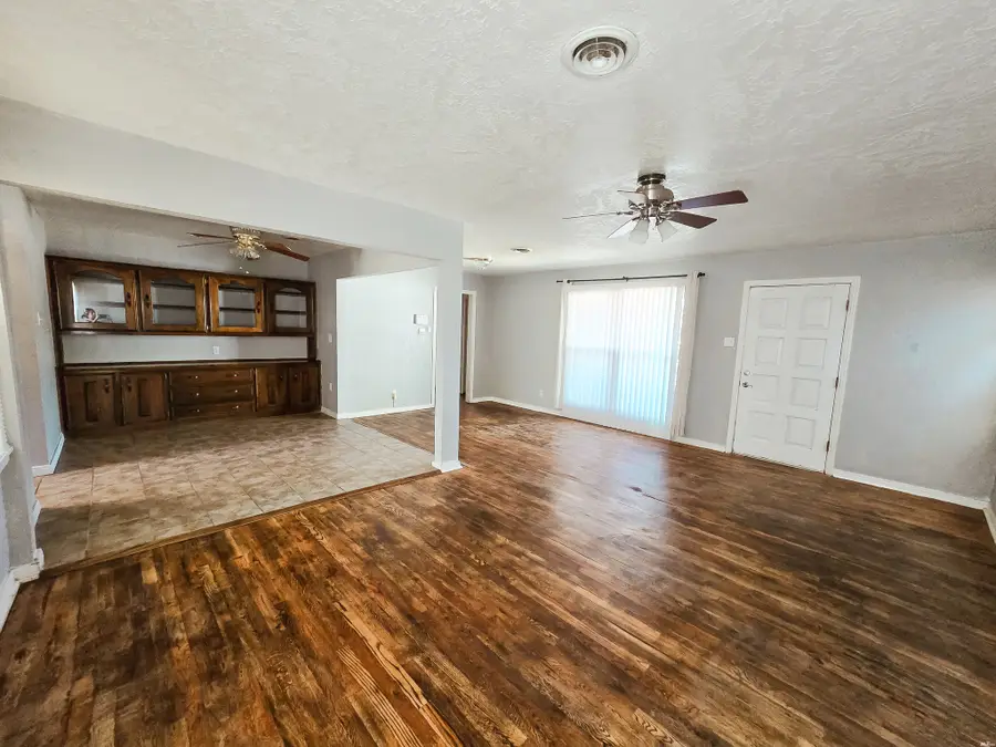 2513 Axtell, Clovis, NM 88101 - #2