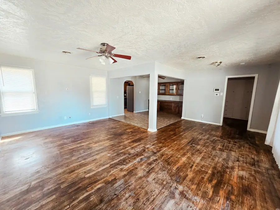 2513 Axtell, Clovis, NM 88101 - #3