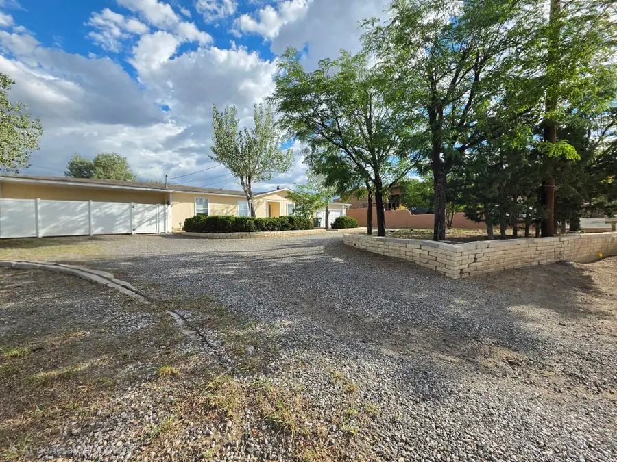 604 Zorena Ave, Gallup, NM 87301 - #3