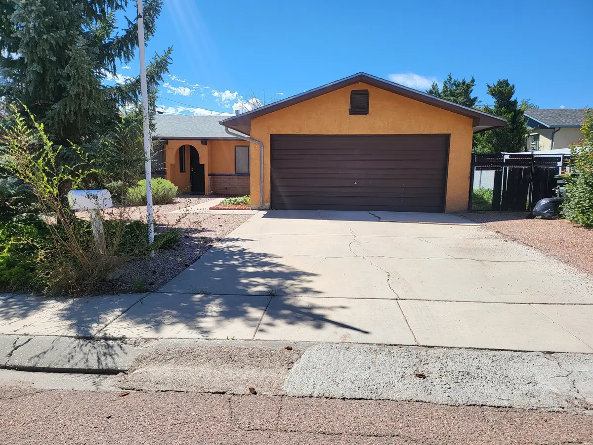 1905 Mountain View Dr, Gallup, NM 87301 - #1