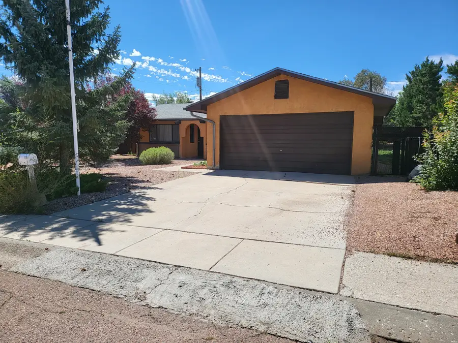 1905 Mountain View Dr, Gallup, NM 87301 - #2