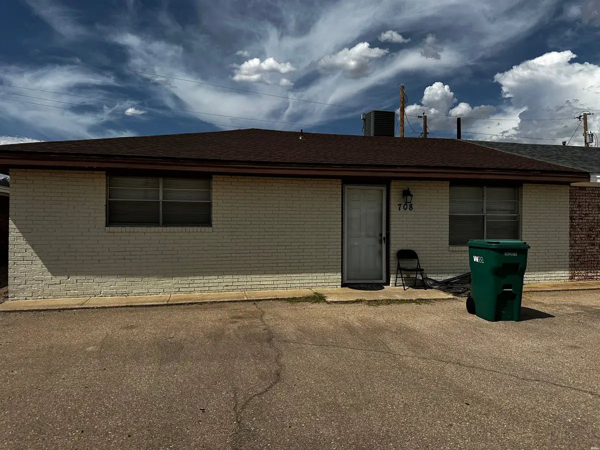 708 Sunset Dr, Hobbs, NM 88240 - #1