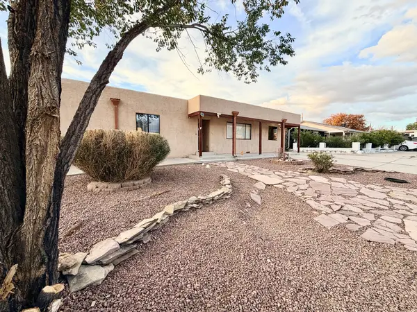 1726 Camino Del Sol Dr, Gallup, NM 87301