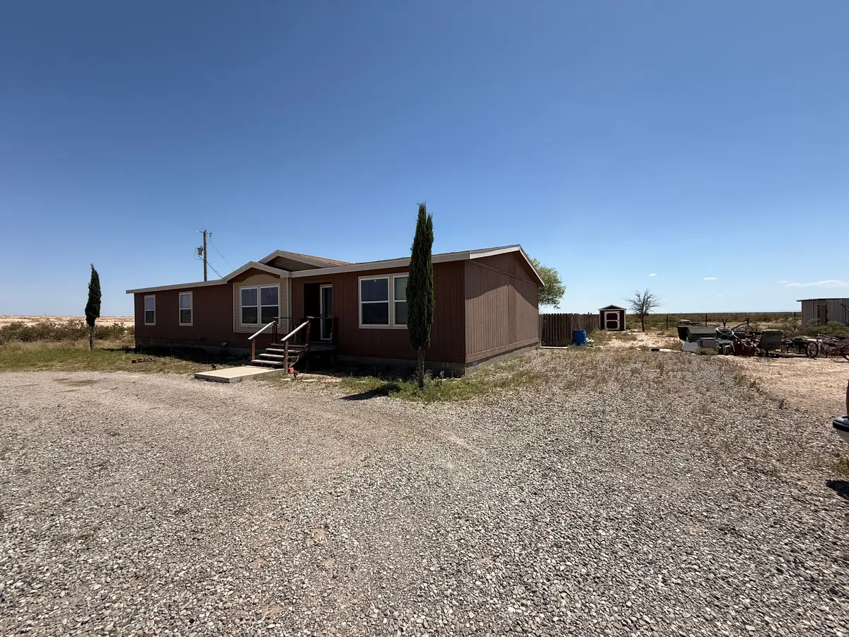 273 W Blevins Rd, Artesia, NM 88210 - #1