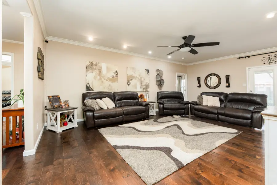 1303 Oakwood Circle, Portales, NM 88130 - #3
