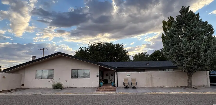 1301 W 17th Ln, Portales, NM 88130 - #2
