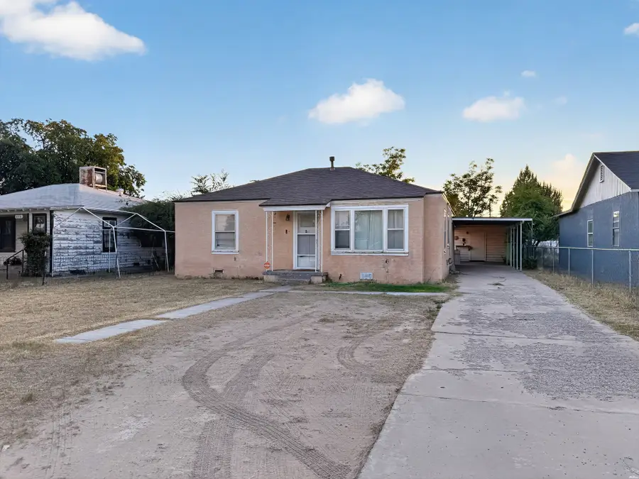 1712 N Kansas Avenue, Roswell, NM 88201 - #2