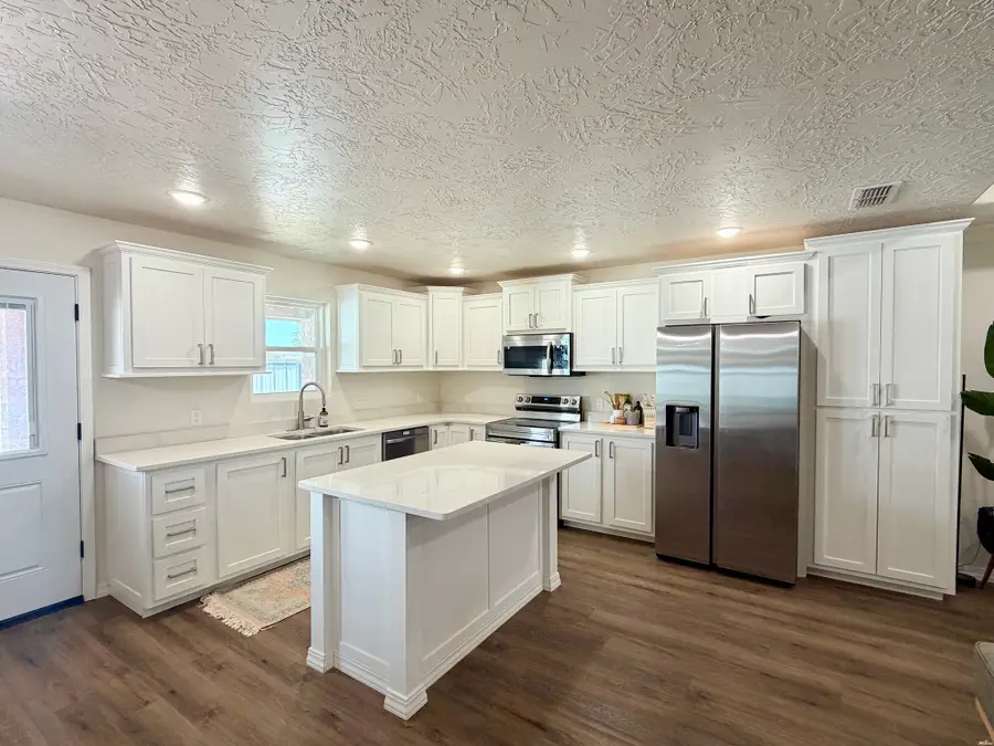 3800 Lockhaven, Clovis, NM 88101 - #2