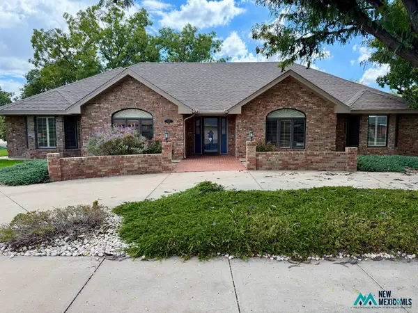 902 Escalante Dr, Roswell, NM 88201