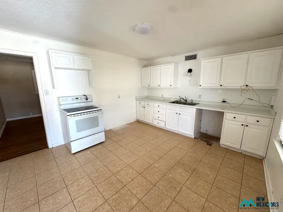 416 W Berry Dr, Hobbs, NM 88240 - #3