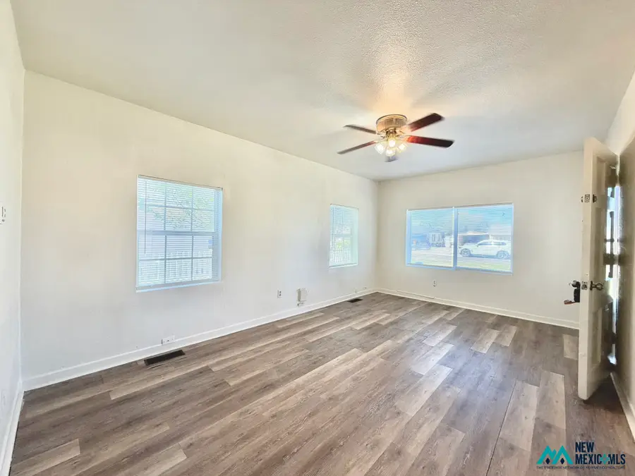 401 E Green Acres Dr, Hobbs, NM 88240 - #3