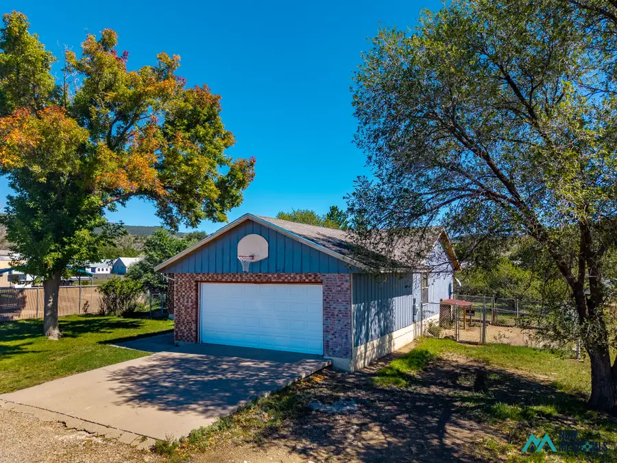 221 Castlegate, Raton, NM 87740 - #3