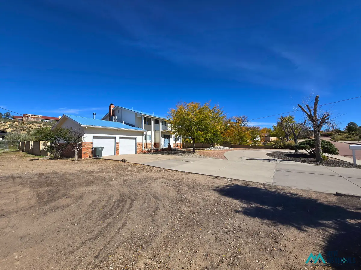 501 Canoncito Ave, Gallup, NM 87301 - #1