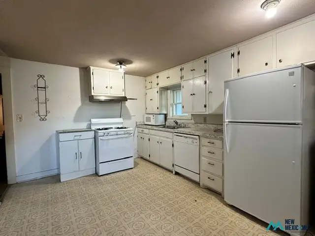 112 S. Olive, Carlsbad, NM 88220 - #2