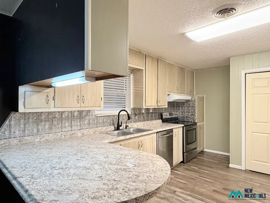 220 St Anne Pl, Hobbs, NM 88240 - #2
