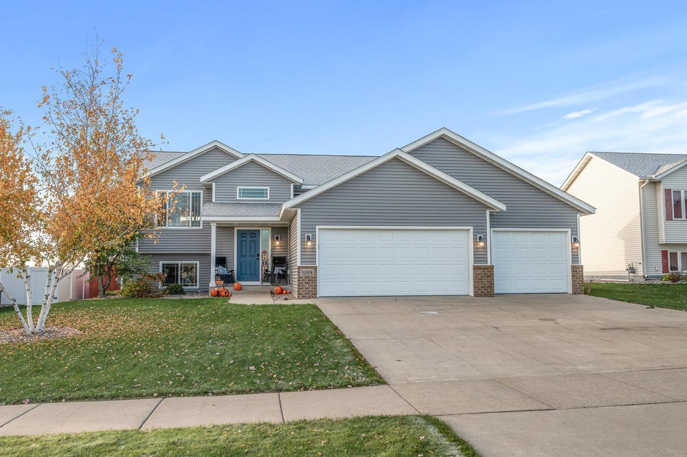 1204 4th Street Nw, New Prague, MN 56071 BHGRE