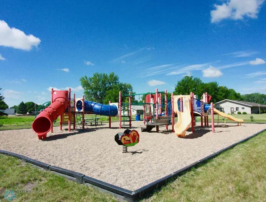 208 Pine Drive, Hankinson, ND 58041 - Image #2