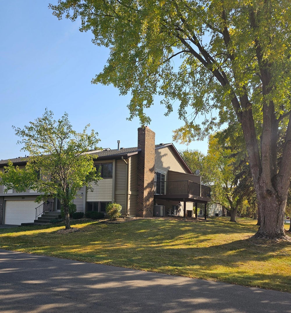 9466 Kingsview Lane N, Maple Grove, MN 55369 BHGRE