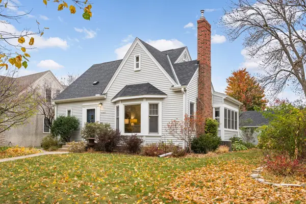 1507 Hoyt Avenue W, Falcon Heights, MN 55108
