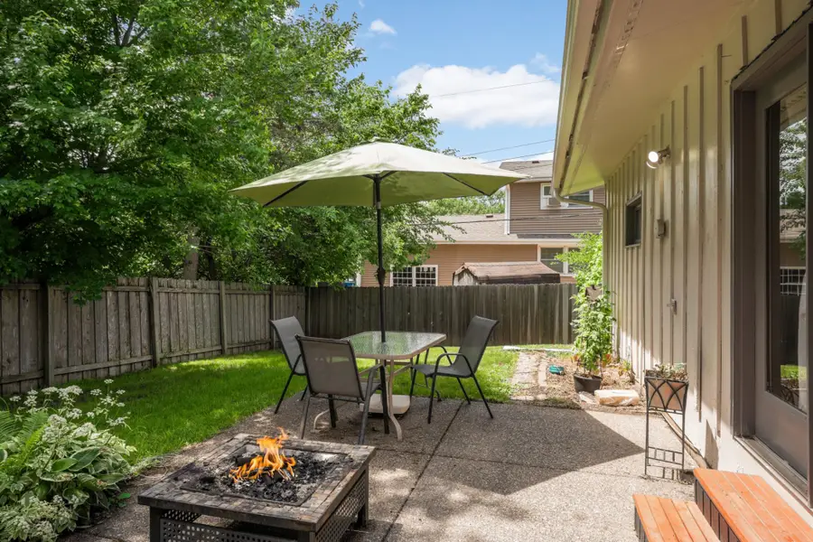 8555 Medicine Lake Road, Golden Valley, MN 55427 - #3