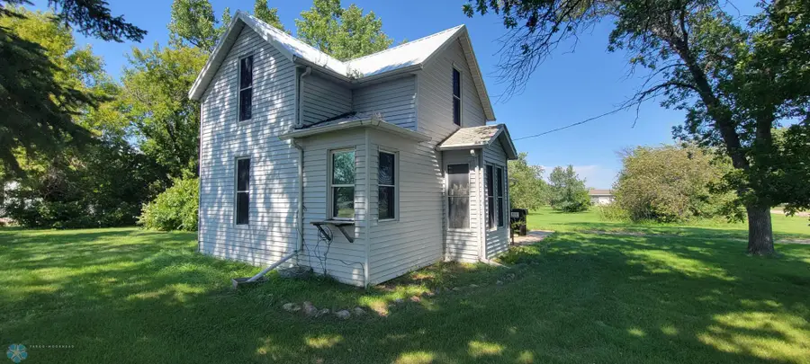 302 3rd Avenue Nw, Steele, ND 58482 - #3