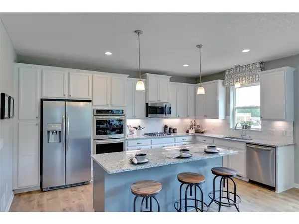 8325 Brumby Trail, Woodbury, MN 55129